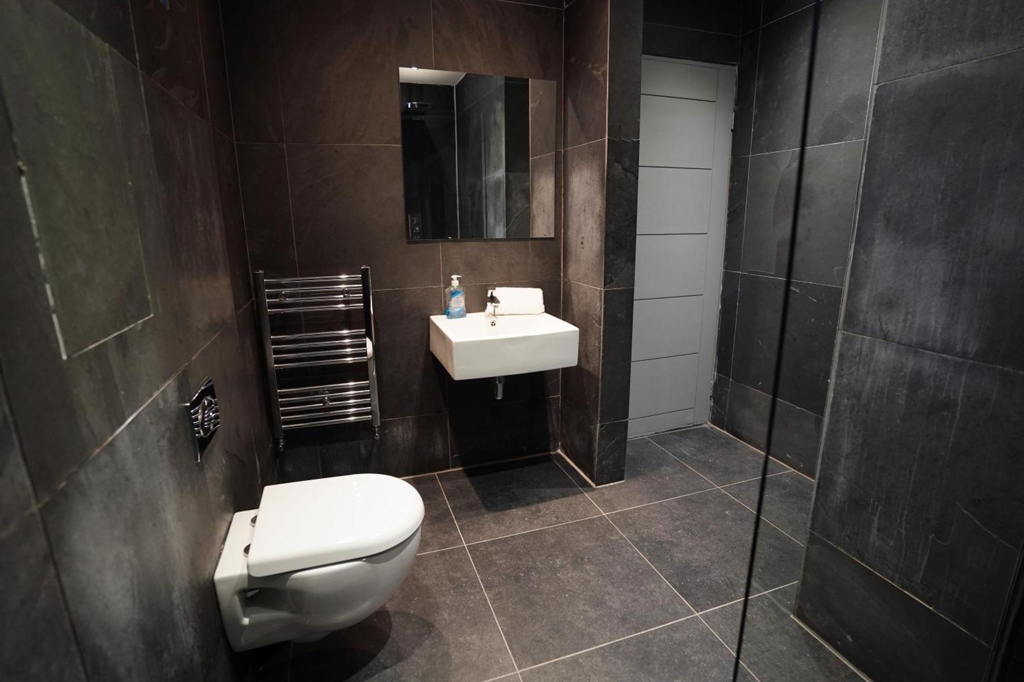 Nero Suite Sleeps Fourteen Manchester Exterior foto