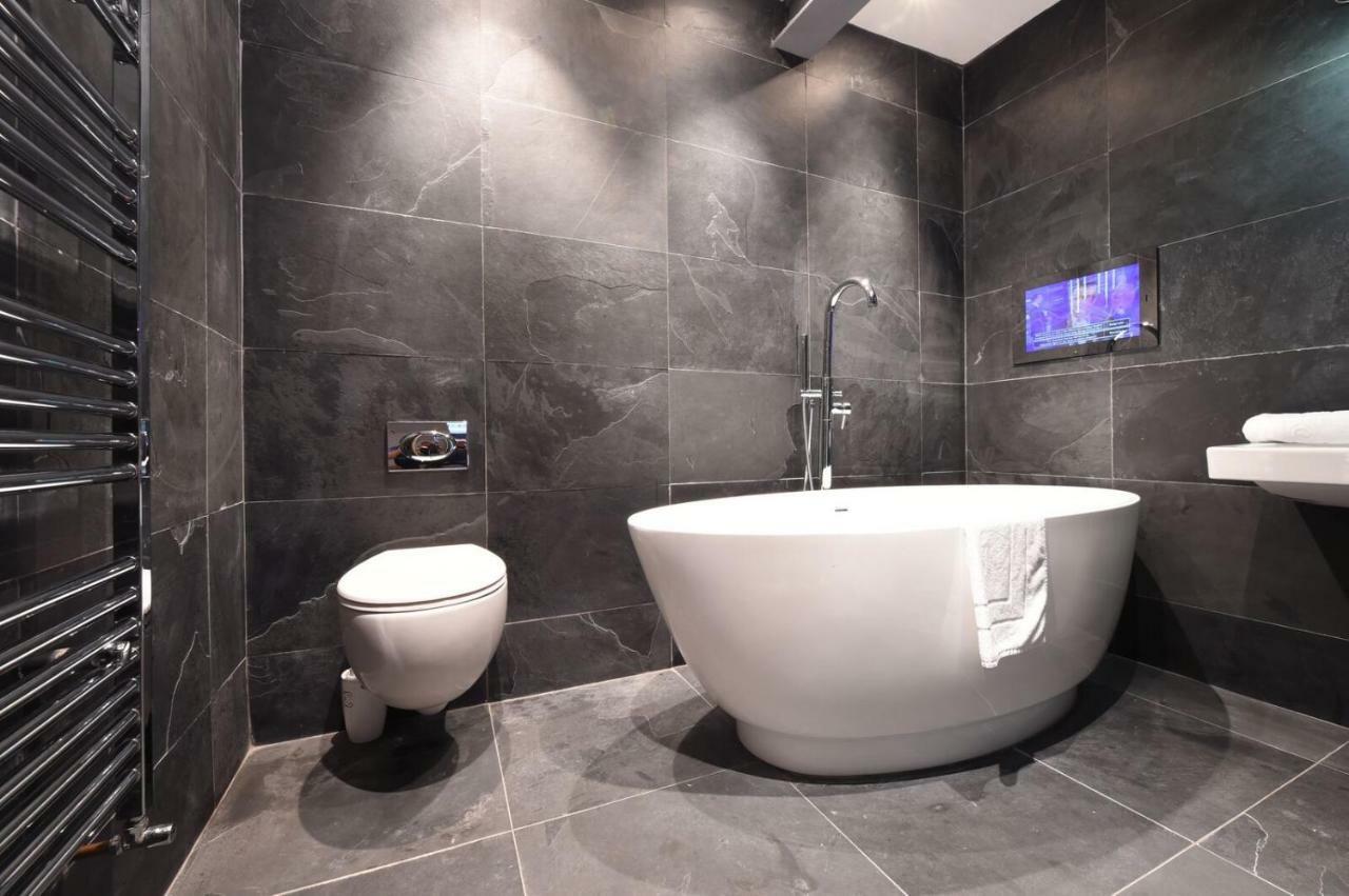 Nero Suite Sleeps Fourteen Manchester Exterior foto